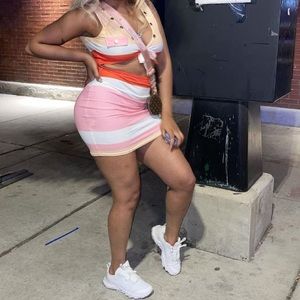 Size medium! Worn 1 time. No longer fit it! Excellent conditions